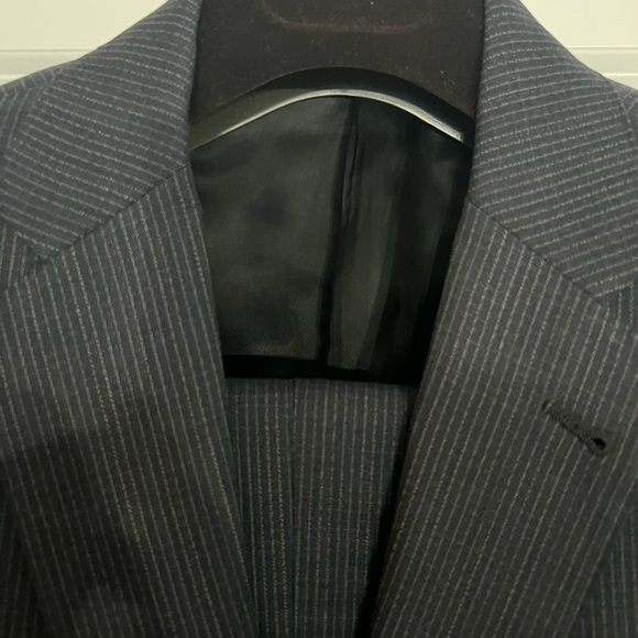 Louis Vuitton blue suite with accents - Picture 2 of 4